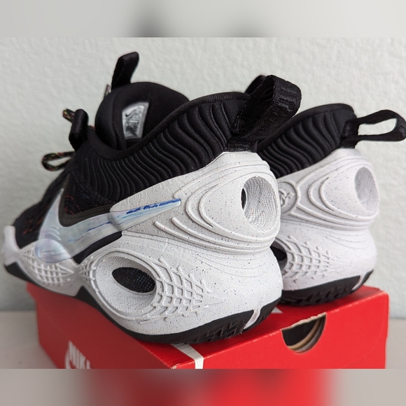 NIKE Cosmic Unity - Picture 3 of 10